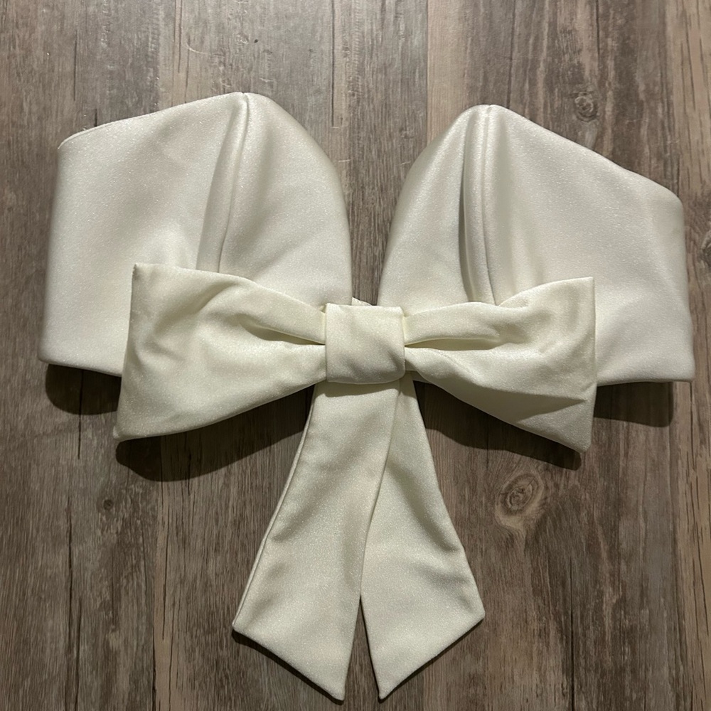 Elegant White Bow Bikini Top